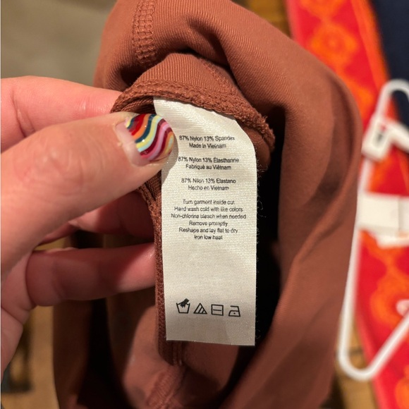 Coral size xxs Alo Yoga leggings - Picture 7 of 7